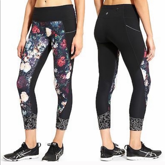 Athleta Black Orchid Relay 2.0 Capri Leggings - Picture 2 of 8